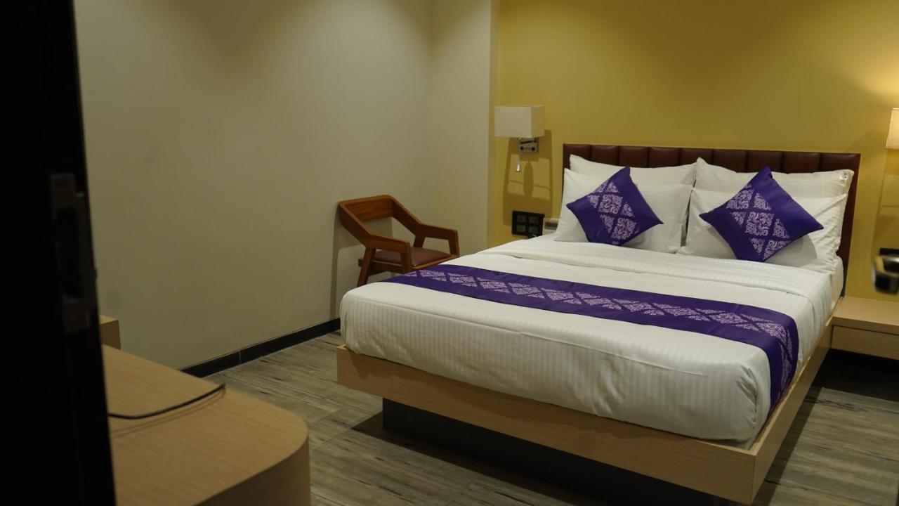 Purple Beds By Vits Dwarkesh, Surat Hotel Salabatpura Luaran gambar