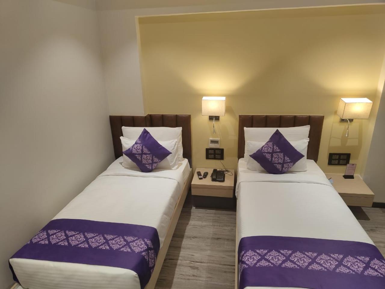 Purple Beds By Vits Dwarkesh, Surat Hotel Salabatpura Luaran gambar