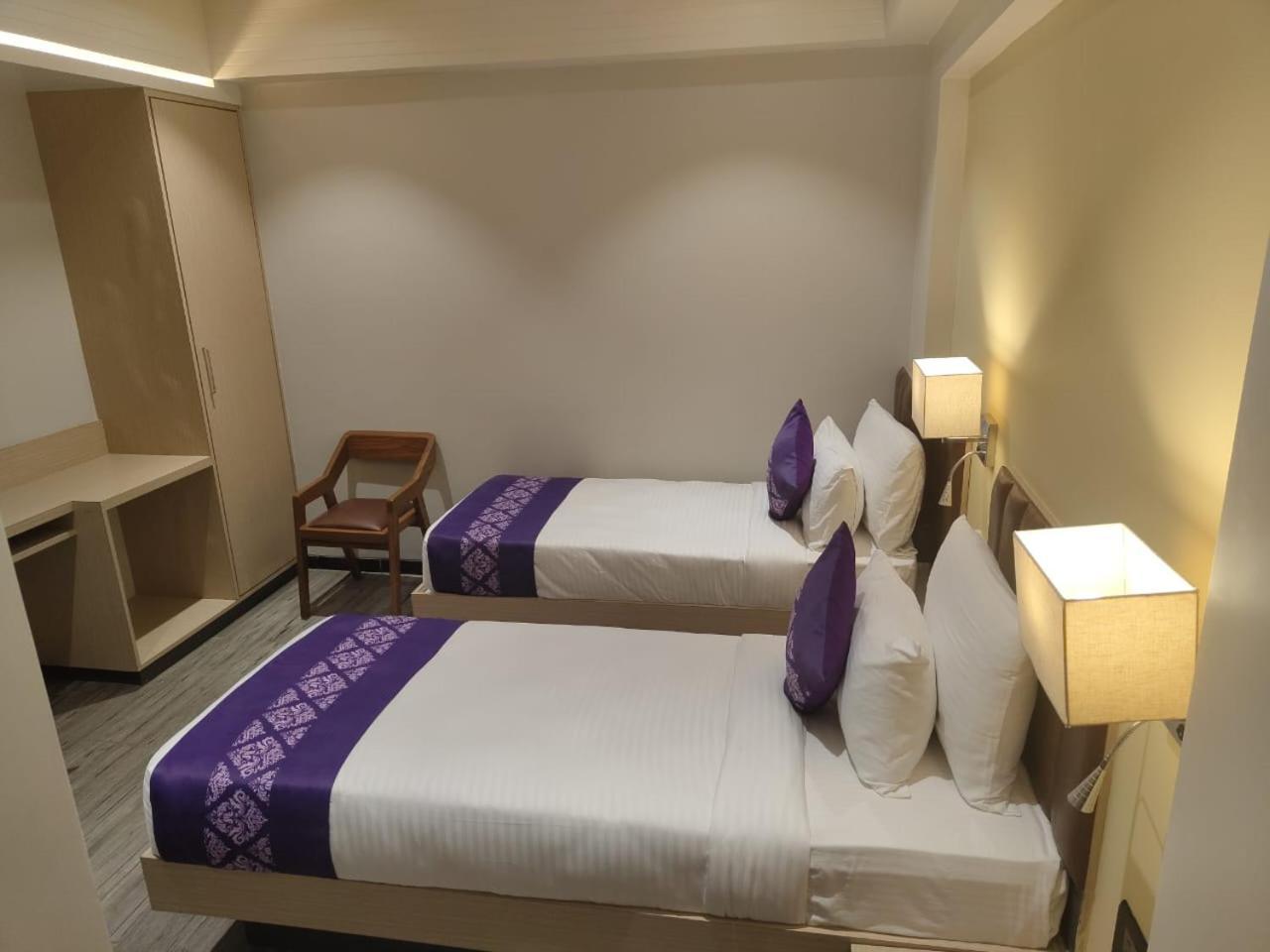 Purple Beds By Vits Dwarkesh, Surat Hotel Salabatpura Luaran gambar